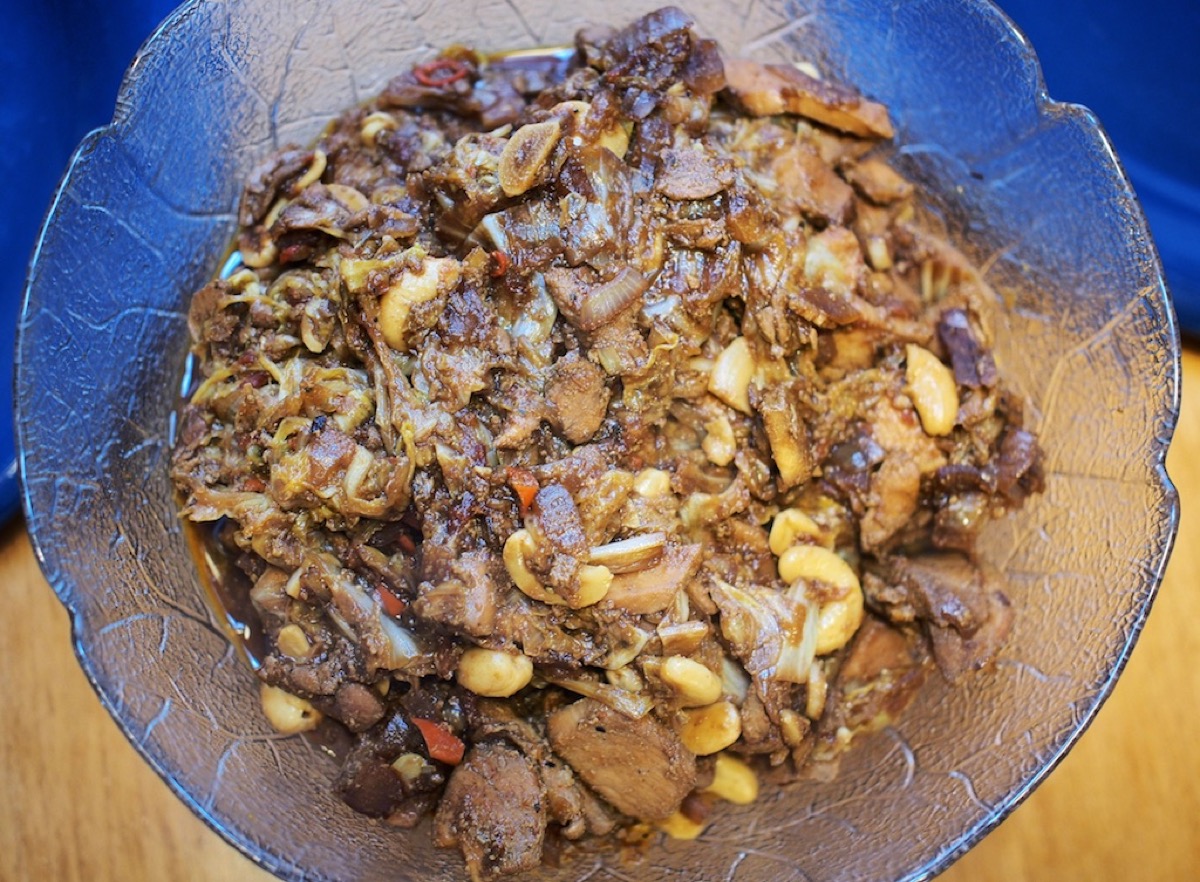 Stir fry chicken with chinese cabbage, accompany with rice